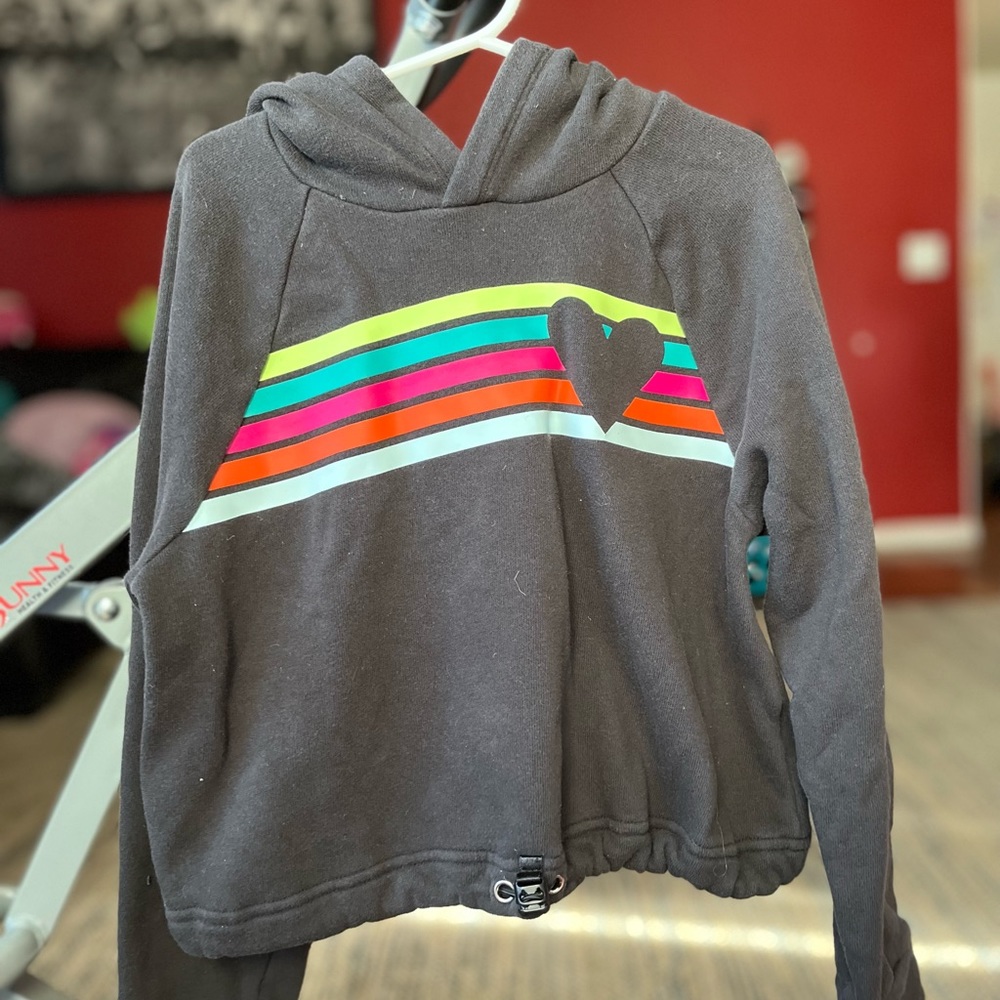 CROPPED BLACK GRAPHIC HOODIE 🖤